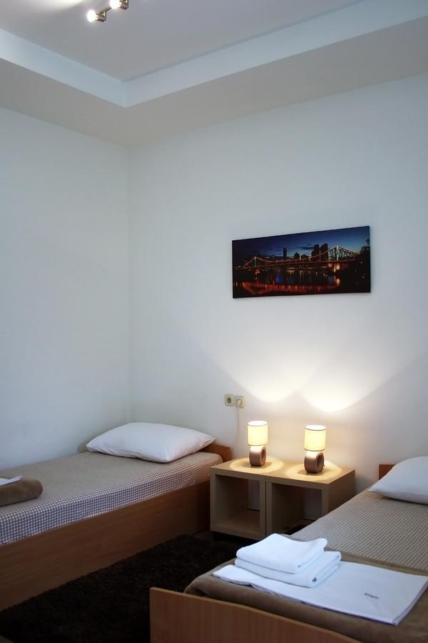 Rooms Fitea Osijek Eksteriør billede